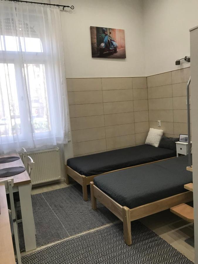 Mora Apartman 2 Kiskunfelegyhaza Exterior photo