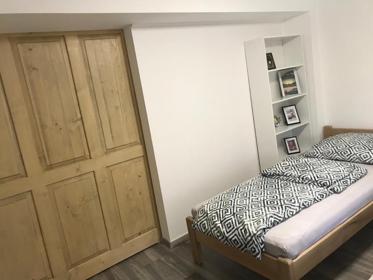 Mora Apartman 2 Kiskunfelegyhaza Exterior photo