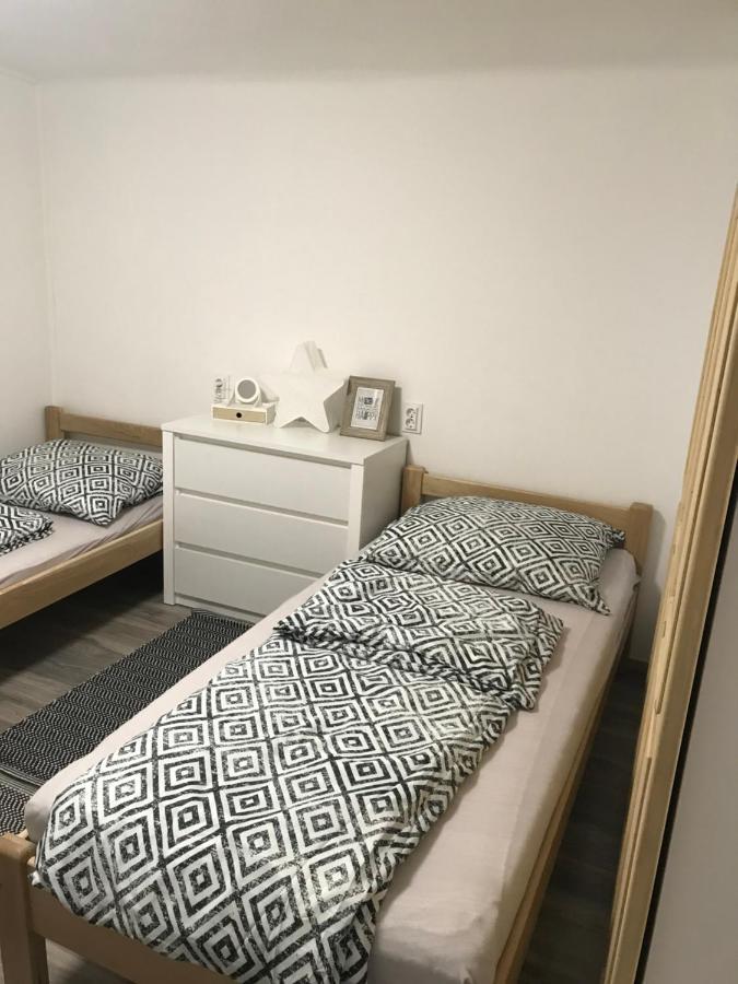 Mora Apartman 2 Kiskunfelegyhaza Exterior photo